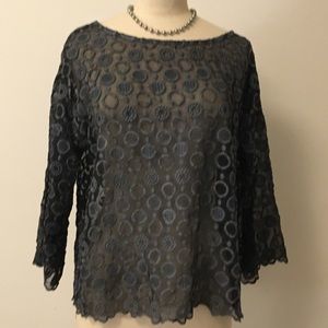 EUC COSMO OVERSIZED CROPPED LACE TOP SZ S(XS)